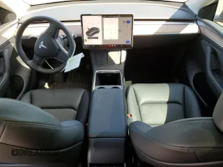 2025 Tesla Model Y Long Range with VIN 7SAYGDED4SF240354, listed as a Copart auction lot 52049745 with 6,785 mi miles and Salvage Title. Bid and sale history available at DreamBid. Image 8.