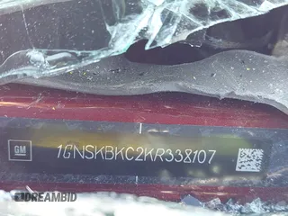 2019 Chevrolet Tahoe LT z VIN 1GNSKBKC2KR338107, wystawiony jako IAAI lot #41999167 z przebiegiem 117 260 mil mil oraz . Historia ofert i sprzedaży dostępna na DreamBid. Obrazek 9.
