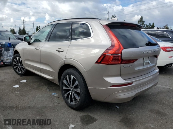 2023 Volvo XC60 Core z VIN YV4L12DV4P1260754, wystawiony jako Copart lot #45197974 z przebiegiem 2 741 mil mil oraz . Historia ofert i sprzedaży dostępna na DreamBid. Obrazek 2.