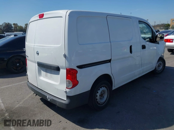 2019 Nissan NV200 S z VIN 3N6CM0KN4KK690564, wystawiony jako IAAI lot #41855046 z przebiegiem 137 969 mil mil oraz . Historia ofert i sprzedaży dostępna na DreamBid. Obrazek 4.