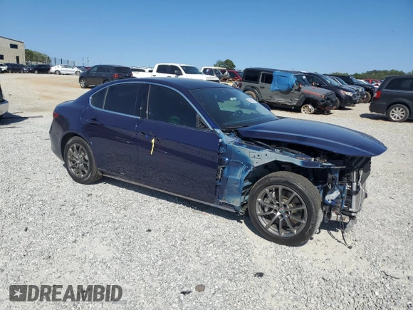 2018 Alfa Romeo Giulia z VIN ZARFAEBN4J7575360, wystawiony jako Copart lot #53157085 z przebiegiem 70 032 mil mil oraz Szkoda całkowita • Salvage title. Historia ofert i sprzedaży dostępna na DreamBid. Obrazek 4.