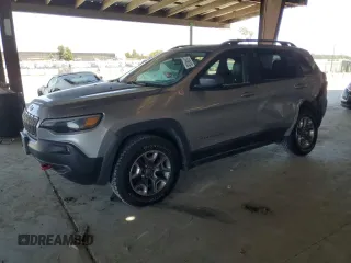 2019 Jeep Cherokee Trailhawk с VIN 1C4PJMBX0KD362032, выставлен на аукционе Copart как лот 61495195 с пробегом 49 028 миль миль и Списание • Salvage title. История ставок и продаж доступна на DreamBid. Изображение 1.