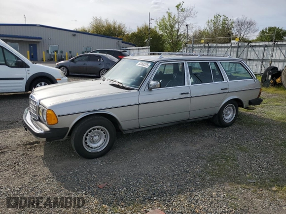1985 Mercedes-Benz 300 with VIN WDBAB93C5FF030673, listed as a Copart auction lot 52360325 with 171,214 mi miles and Clean Title. Bid and sale history available at DreamBid. Image 1.