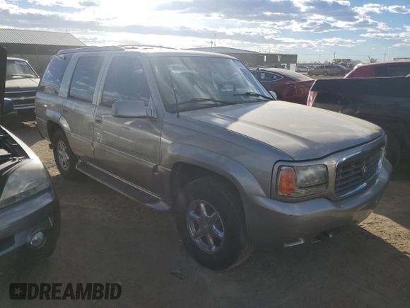 2000 Cadillac Escalade z VIN 1GYEK63R3YR218500, wystawiony jako Copart lot #77676354 z przebiegiem 164 602 mil mil oraz Czysty tytuł • Clean title. Historia ofert i sprzedaży dostępna na DreamBid. Obrazek 4.