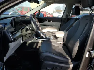 2023 Kia Carnival SX Prestige with VIN KNDNE5H30P6296857, listed as a Copart auction lot 83479964 with 31,235 mi miles and Salvage Title. Bid and sale history available at carsss.com. Image 7.
