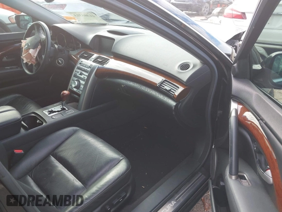 2008 Acura RL Tech Pkg with VIN JH4KB16608C001517, listed as a IAAI auction lot 41305313 with 220,509 mi miles. Bid and sale history available at carsss.com. Image 5.