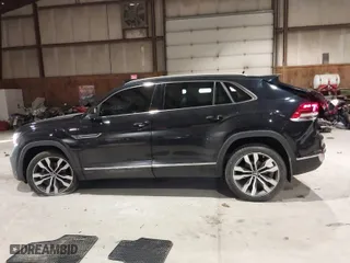 2022 Volkswagen Atlas Cross Sport 3.6L V6 SEL Premium R-Line with VIN 1V2FE2CAXNC204546, listed as a IAAI auction lot 41124737 with 51,226 mi miles. Bid and sale history available at carsss.com. Image 14.