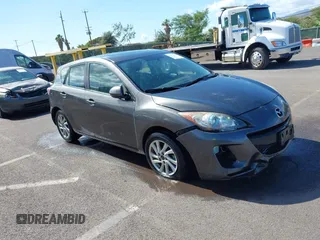 2013 Mazda 3 i Grand Touring z VIN JM1BL1MP3D1825074, wystawiony jako IAAI lot #41959361 z przebiegiem 145 384 mil mil oraz . Historia ofert i sprzedaży dostępna na DreamBid. Obrazek 1.