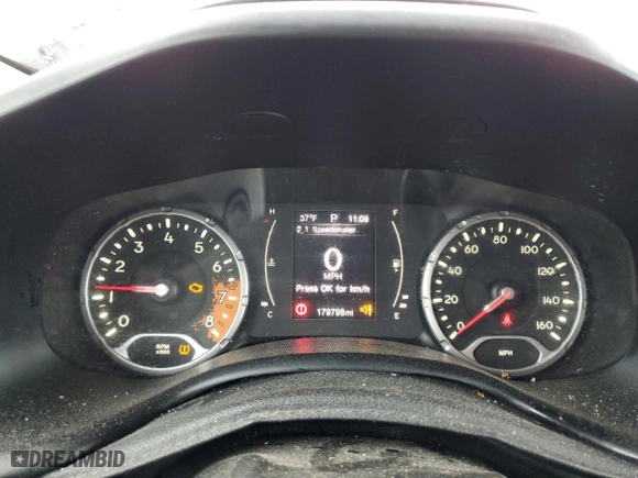 2015 Jeep Renegade Latitude with VIN ZACCJABT7FPB48026, listed as a Copart auction lot 52226845 with 179,798 mi miles and Clean Title. Bid and sale history available at carsss.com. Image 9.