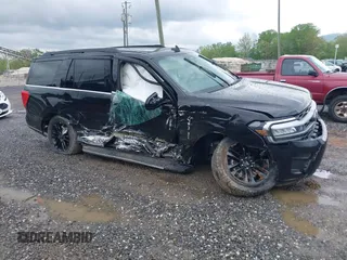 2022 Ford Expedition XLT z VIN 1FMJU1JT2NEA09523, wystawiony jako IAAI lot #42113474 z przebiegiem 52 622 mil mil oraz . Historia ofert i sprzedaży dostępna na DreamBid. Obrazek 1.