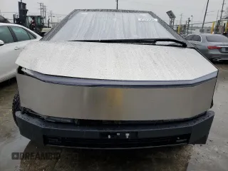 2024 Tesla Cybertruck z VIN 7G2CEHED6RA010128, wystawiony jako Copart lot #45325565 z przebiegiem 8 331 mil mil oraz Szkoda całkowita • Salvage title. Historia ofert i sprzedaży dostępna na DreamBid. Obrazek 5.