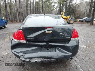 2015 Chevrolet Impala Limited Police Police with VIN 2G1WD5E30F1123396, listed as a IAAI auction lot 41357666 with 81,411 mi miles. Bid and sale history available at carsss.com. Image 16.