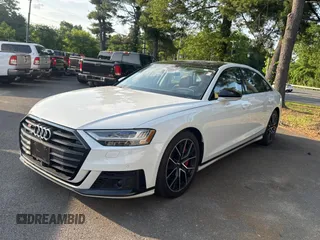 2020 Audi S8 z VIN WAU8SAF82LN011960, wystawiony jako Copart lot #59629095 z przebiegiem 58 167 mil mil oraz Tytuł czysty. Historia ofert i sprzedaży dostępna na DreamBid. Obrazek 2.
