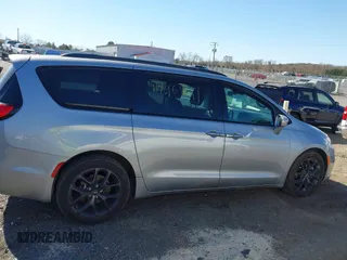 2021 Chrysler Pacifica Touring z VIN 2C4RC1FG8MR565455, wystawiony jako IAAI lot #41796891 z przebiegiem 105 645 mil mil oraz . Historia ofert i sprzedaży dostępna na DreamBid. Obrazek 13.