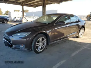 2014 Tesla Model S 60 z VIN 5YJSA1H13EFP49831, wystawiony jako Copart lot #47408815 z przebiegiem 209 353 mil mil oraz Szkoda całkowita • Salvage title. Historia ofert i sprzedaży dostępna na DreamBid. Obrazek 1.