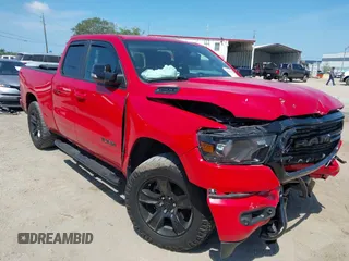 2021 Ram 1500 Lone Star z VIN 1C6RREBT9MN630245, wystawiony jako IAAI lot #42099373 z przebiegiem 50 779 mil mil oraz . Historia ofert i sprzedaży dostępna na DreamBid. Obrazek 1.