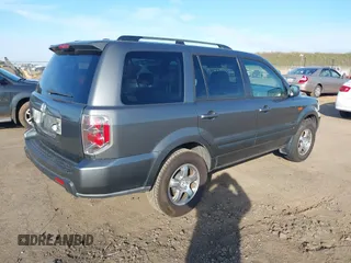 2007 Honda Pilot EX-L with VIN 5FNYF28797B001772, listed as a IAAI auction lot 41320270 with 220,227 mi miles. Bid and sale history available at carsss.com. Image 4.