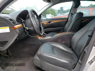 2005 Mercedes-Benz E 500 z VIN WDBUF83J85X177556, wystawiony jako Copart lot #60916214 z przebiegiem 185 915 mil mil oraz Szkoda całkowita • Salvage title. Historia ofert i sprzedaży dostępna na DreamBid. Obrazek 7.