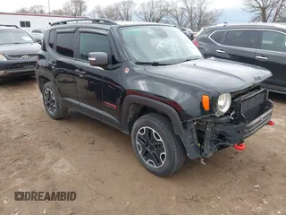 2017 Jeep Renegade Deserthawk z VIN ZACCJBCB4HPE77734, wystawiony jako IAAI lot #41951678 z przebiegiem 105 872 mil mil oraz . Historia ofert i sprzedaży dostępna na DreamBid. Obrazek 1.