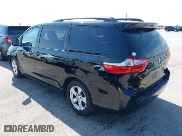 2015 Toyota Sienna LE AAS z VIN 5TDKK3DC0FS613377, wystawiony jako IAAI lot #42214127 z przebiegiem 135 836 mil mil oraz . Historia ofert i sprzedaży dostępna na DreamBid. Obrazek 3.