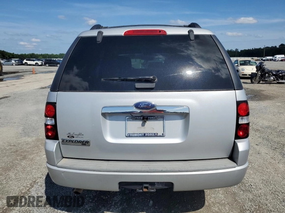 2010 Ford Explorer XLT z VIN 1FMEU6DEXAUA35346, wystawiony jako Copart lot #58806935 z przebiegiem 159 583 mil mil oraz Czysty tytuł • Clean title. Historia ofert i sprzedaży dostępna na DreamBid. Obrazek 6.