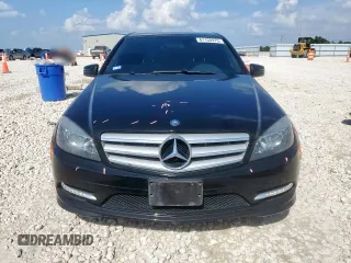 2011 Mercedes-Benz C 300 Sport z VIN WDDGF5EB6BR153278, wystawiony jako Copart lot #61150975 z przebiegiem 95 892 mil mil oraz Szkoda całkowita • Salvage title. Historia ofert i sprzedaży dostępna na DreamBid. Obrazek 5.