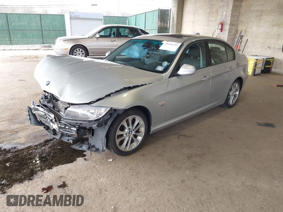 2011 BMW 3 Series 328i xDrive z VIN WBAPK7C55BA819217, wystawiony jako IAAI lot #41994555 z przebiegiem 204 559 mil mil oraz . Historia ofert i sprzedaży dostępna na DreamBid. Obrazek 18.