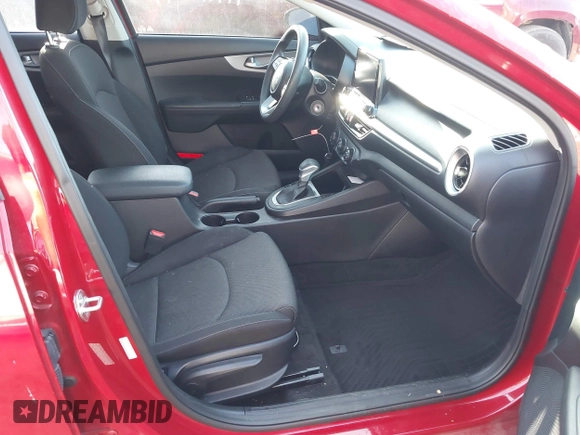 2022 Kia Forte LXS z VIN 3KPF24AD7NE427039, wystawiony jako IAAI lot #41921047 z przebiegiem 46 472 mil mil oraz . Historia ofert i sprzedaży dostępna na DreamBid. Obrazek 5.