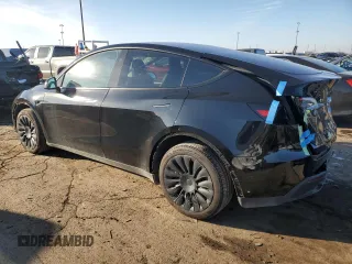 2024 Tesla Model Y Long Range with VIN 7SAYGDEE5RA270382, listed as a Copart auction lot 82899494 with 6,401 mi miles and Clean title. Bid and sale history available at DreamBid. Image 2.