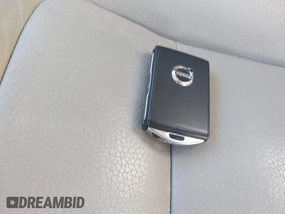 2017 Volvo XC90 Momentum with VIN YV4A22PK3H1116166, listed as a IAAI auction lot 41543940 with 104,879 mi miles. Bid and sale history available at carsss.com. Image 11.