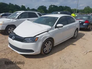 2011 Volkswagen Jetta SE with VIN 3VWDX7AJ9BM352889, listed as a IAAI auction lot 42276273 with Not provided miles and . Bid and sale history available at DreamBid. Image 2.