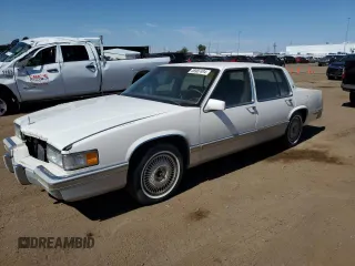 1991 Cadillac DeVille z VIN 1G6CD53B0M4253235, wystawiony jako Copart lot #58907494 z przebiegiem 133 551 mil mil oraz Czysty tytuł • Clean title. Historia ofert i sprzedaży dostępna na DreamBid. Obrazek 1.