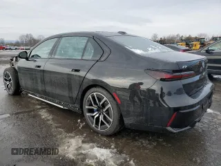 2024 BMW i7 xDrive60 z VIN WBY53EJ03RCP66405, wystawiony jako Copart lot #86143024 z przebiegiem 8304 mil mil oraz Szkody całkowita. Historia ofert i sprzedaży dostępna na DreamBid. Obrazek 2.
