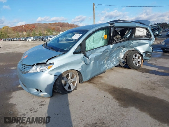 2017 Toyota Sienna LE Auto Access Seat с VIN 5TDKZ3DC5HS834410, выставлен на аукционе IAAI как лот 40727535 с пробегом 64 374 миль миль и . История ставок и продаж доступна на DreamBid. Изображение 17.