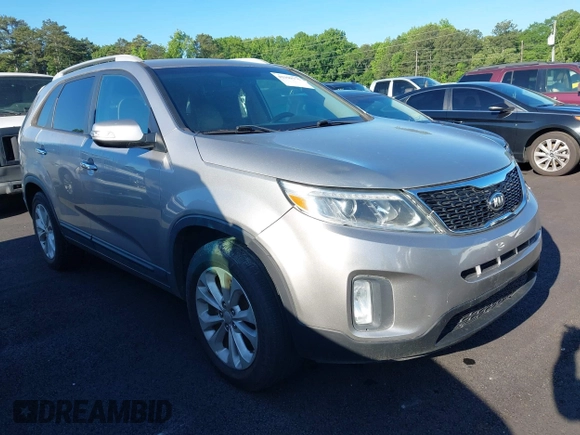 2015 Kia Sorento EX with VIN 5XYKU4A79FG628142, listed as a IAAI auction lot 42190773 with 153,707 mi miles. Bid and sale history available at carsss.com. Image 1.