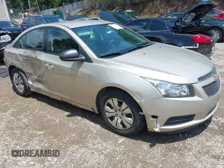 2014 Chevrolet Cruze LS z VIN 1G1PA5SG8E7220464, wystawiony jako IAAI lot #42535180 z przebiegiem 103 520 mil mil oraz . Historia ofert i sprzedaży dostępna na DreamBid. Obrazek 1.
