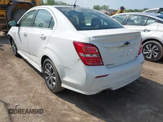 2019 Chevrolet Sonic LT z VIN 1G1JD5SB1K4148053, wystawiony jako IAAI lot #42264914 z przebiegiem 31 333 mil mil oraz . Historia ofert i sprzedaży dostępna na DreamBid. Obrazek 3.