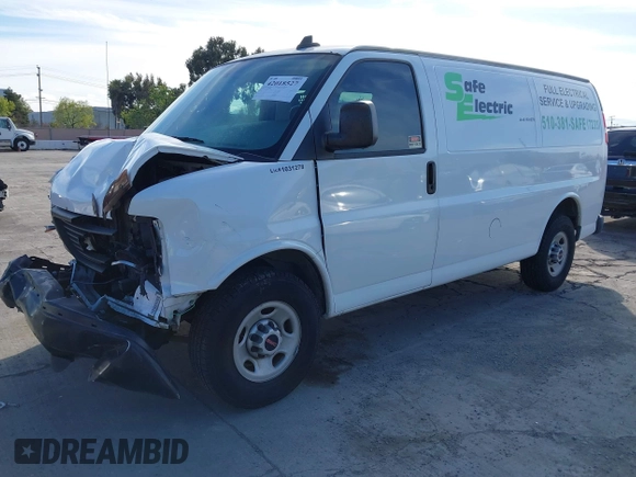 2016 GMC Savana Cargo z VIN 1GTW7AFF5G1159706, wystawiony jako IAAI lot #42018527 z przebiegiem 103 497 mil mil oraz . Historia ofert i sprzedaży dostępna na DreamBid. Obrazek 2.