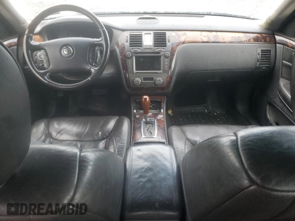 2010 Cadillac DTS 1SD z VIN 1G6KH5EY6AU126664, wystawiony jako Copart lot #58533225 z przebiegiem Nie podano mil oraz Szkoda całkowita • Salvage title. Historia ofert i sprzedaży dostępna na DreamBid. Obrazek 8.