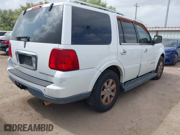 2006 Lincoln Navigator Luxury z VIN 5LMFU27576LJ27131, wystawiony jako IAAI lot #41927620 z przebiegiem 126 423 mil mil oraz . Historia ofert i sprzedaży dostępna na DreamBid. Obrazek 4.
