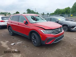 2022 Volkswagen Tiguan SE z VIN 3VV2B7AX0NM020942, wystawiony jako IAAI lot #42475302 z przebiegiem 26 353 mil mil oraz . Historia ofert i sprzedaży dostępna na DreamBid. Obrazek 1.