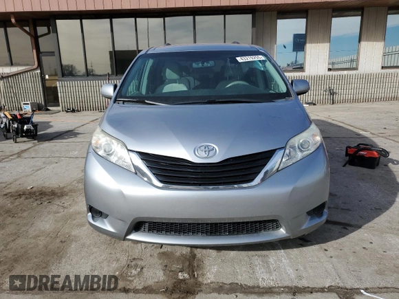 2012 Toyota Sienna LE AAS z VIN 5TDKK3DC7CS192916, wystawiony jako Copart lot #43219255 z przebiegiem 214 612 mil mil oraz Nie do naprawy • Non repairable. Historia ofert i sprzedaży dostępna na DreamBid. Obrazek 5.