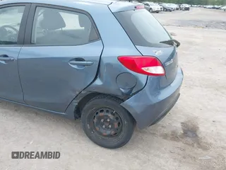 2014 Mazda 2 Sport z VIN JM1DE1KZ2E0176480, wystawiony jako IAAI lot #42268767 z przebiegiem 32 194 mil mil oraz . Historia ofert i sprzedaży dostępna na DreamBid. Obrazek 6.