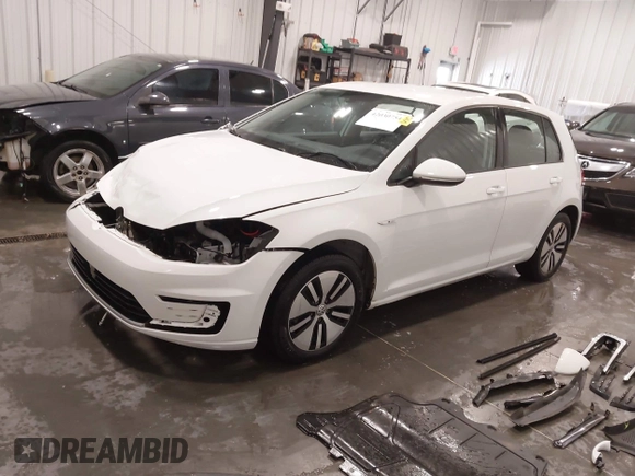 2019 Volkswagen Golf SE z VIN WVWKR7AU2KW907826, wystawiony jako IAAI lot #42030754 z przebiegiem 34 608 mil mil oraz . Historia ofert i sprzedaży dostępna na DreamBid. Obrazek 2.
