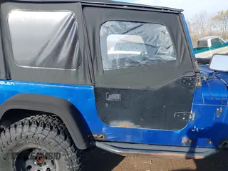 1995 Jeep Wrangler S with VIN 1J4FY19P3SP260597, listed as a IAAI auction lot 41883021 with 176,555 mi miles. Bid and sale history available at carsss.com. Image 13.
