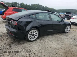 2022 Tesla Model 3 z VIN 5YJ3E1EA6NF371467, wystawiony jako Copart lot #58606025 z przebiegiem 84 706 mil mil oraz Czysty tytuł • Clean title. Historia ofert i sprzedaży dostępna na DreamBid. Obrazek 3.