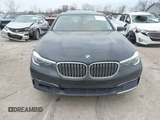 2017 BMW 7 Series 740i xDrive z VIN WBA7E4C55HGU99165, wystawiony jako IAAI lot #42073278 z przebiegiem 47 506 mil mil oraz . Historia ofert i sprzedaży dostępna na DreamBid. Obrazek 12.