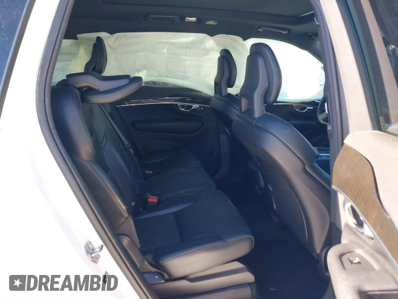 2018 Volvo XC90 Momentum with VIN YV4102XK8J1321378, listed as a IAAI auction lot 41304864 with 58,806 mi miles and . Bid and sale history available at DreamBid. Image 8.