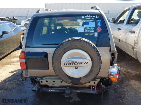 2003 Chevrolet Tracker with VIN 2CNBJ13C136946925, listed as a IAAI auction lot 41683238 with NaN miles. Bid and sale history available at carsss.com. Image 17.
