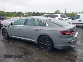 2023 Volkswagen Arteon SEL R-Line z VIN WVWAR7ANXPE010870, wystawiony jako IAAI lot #42246798 z przebiegiem 26 587 mil mil oraz . Historia ofert i sprzedaży dostępna na DreamBid. Obrazek 14.